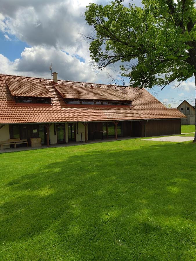 Hostinec u Zámečku Klokočov Hotel Exterior foto